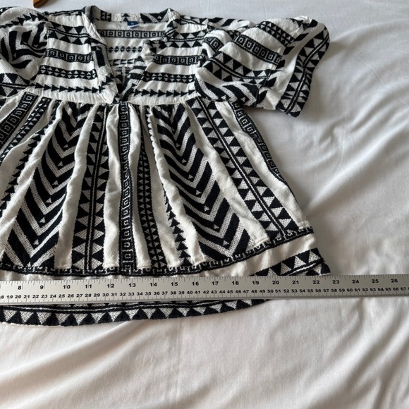 Old Navy Jacquard Black White Geometric Print Peasant Blouse XS Aztec V-Neck - Picture 10 of 11